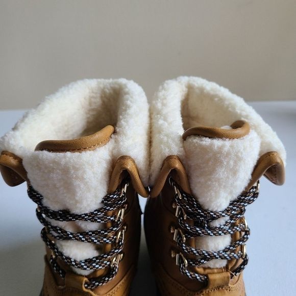 Tommy Hilfiger winter boots sz 5 [B7] - Picture 7 of 9